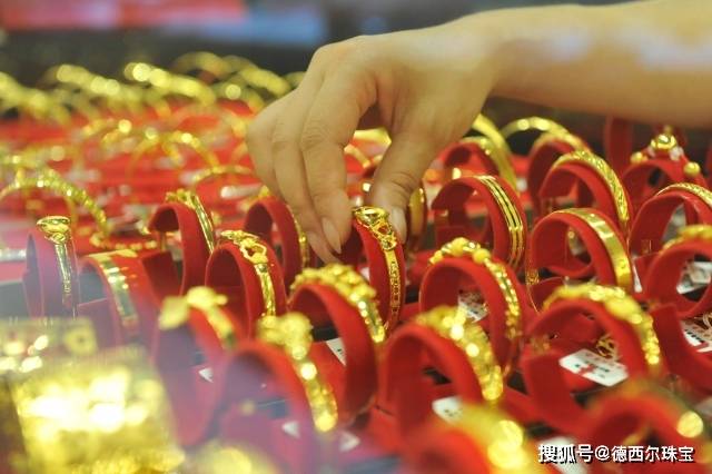 黄金饰品市场焕新价，投资收藏两相宜